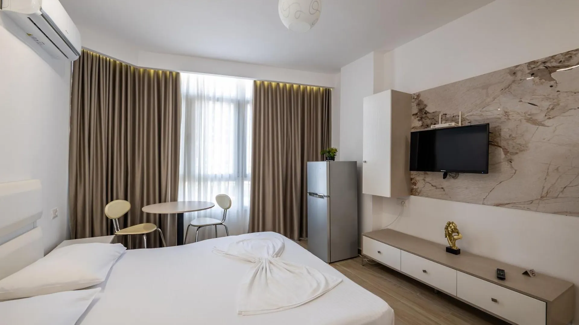 Al Mare Rooms Sarandë Apartment