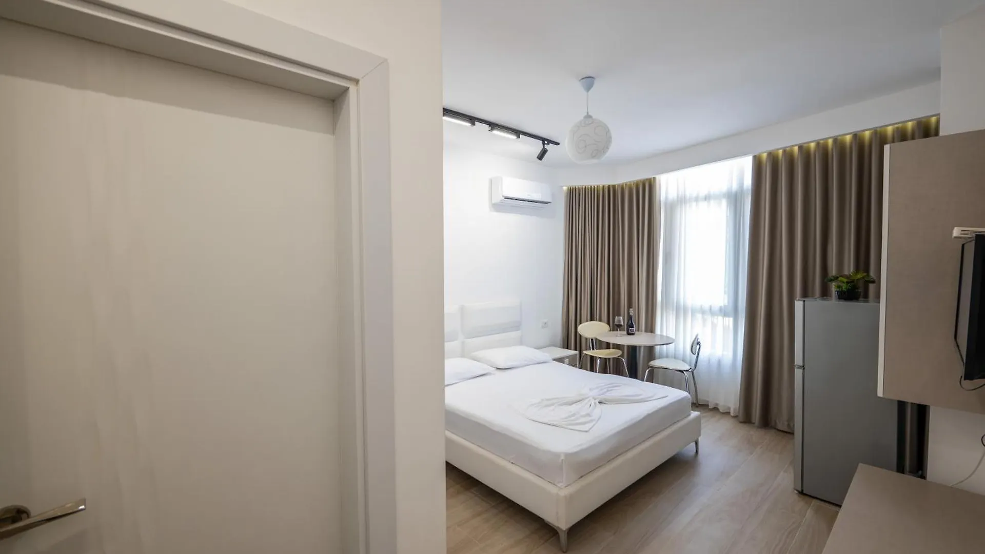 Al Mare Rooms Sarandë 0*,