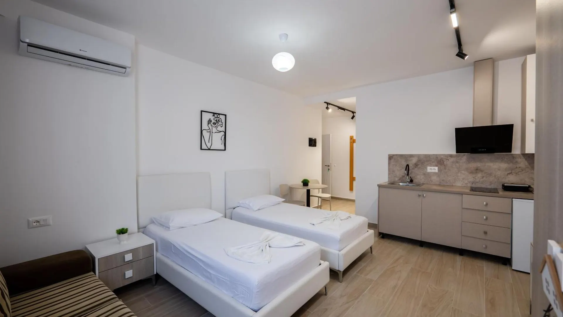 Al Mare Rooms Sarandë 0*,