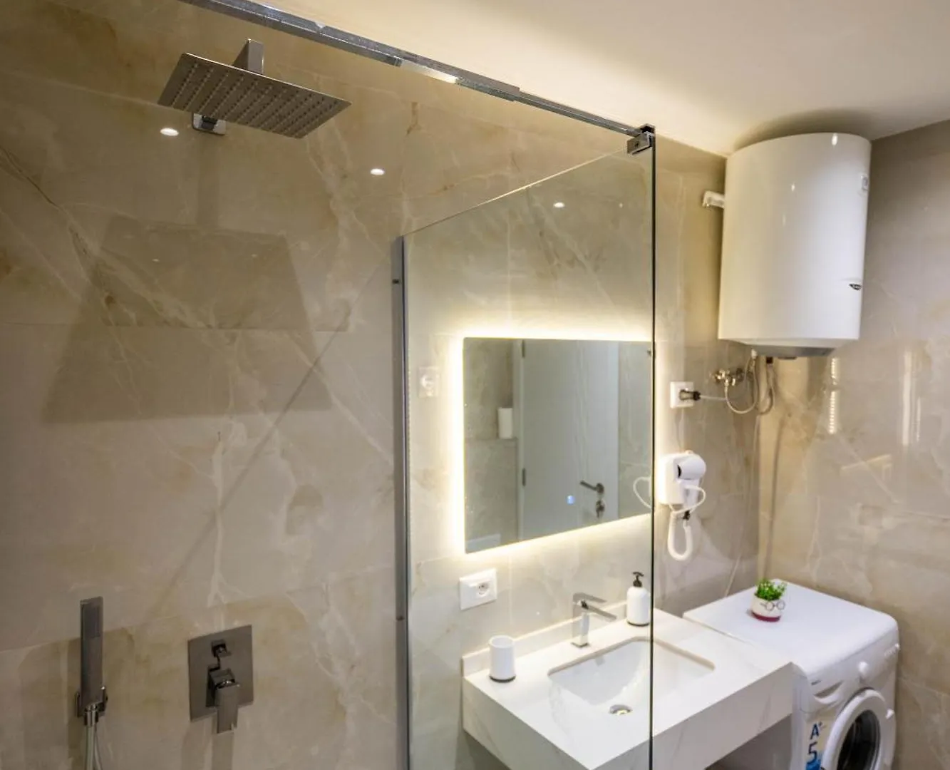 Apartment Al Mare Rooms Sarandë Albanien
