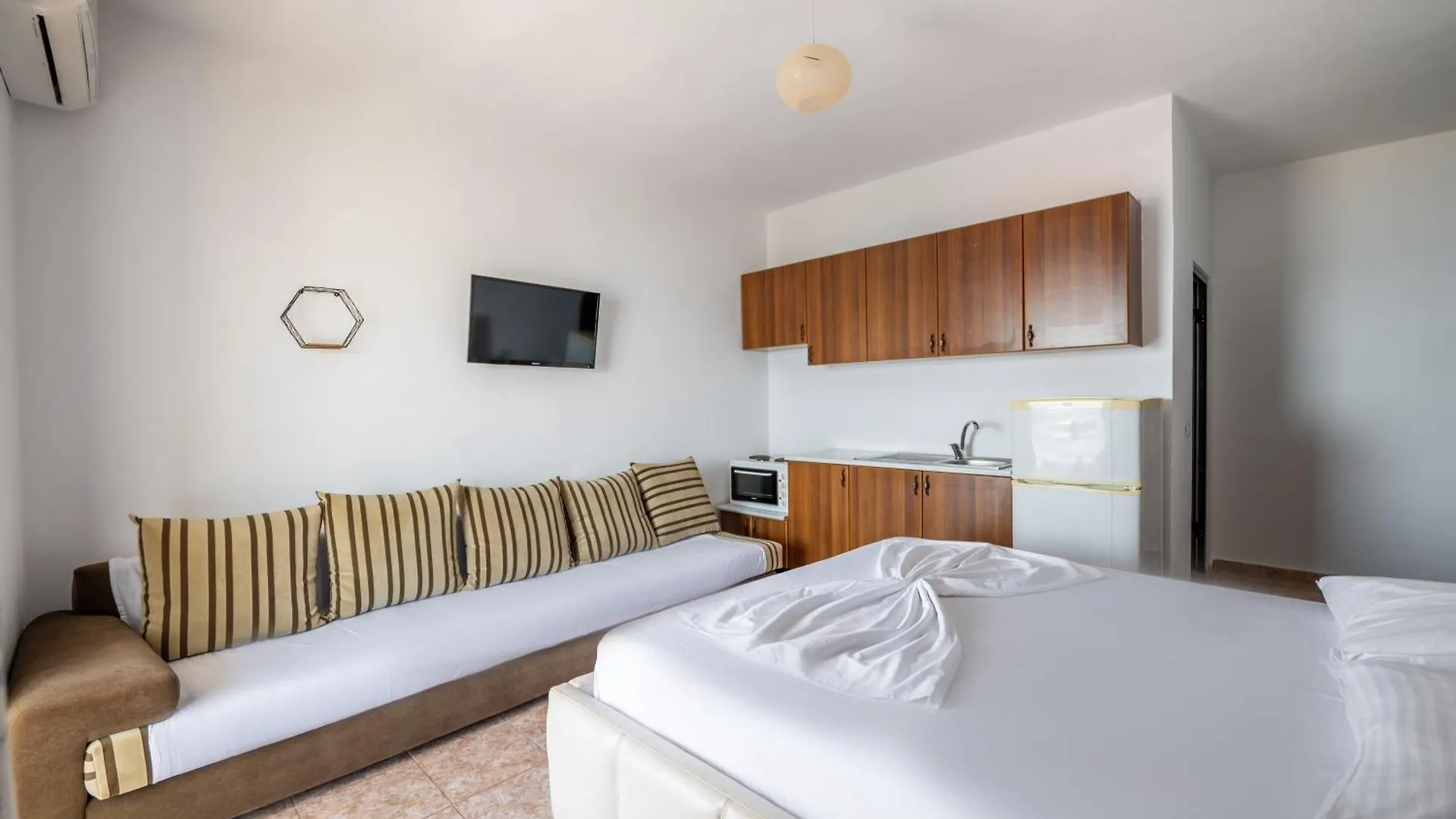 Al Mare Rooms Sarandë Apartment